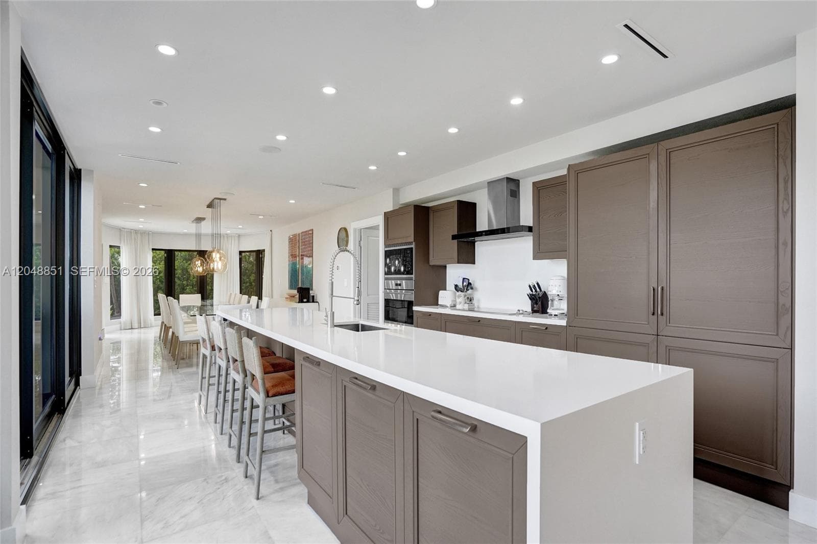 113 Holiday Dr, Hallandale Beach, FL 33009 — zdjęcie 4