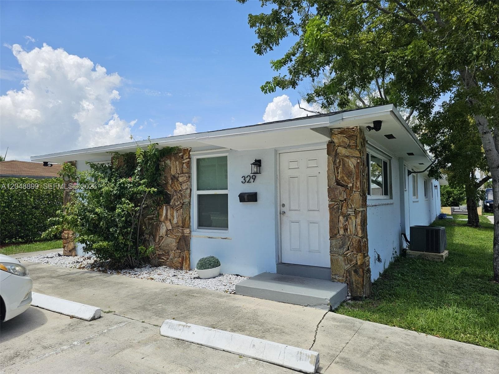 329 SE 2nd St, Hallandale Beach, FL 33009 — zdjęcie 3