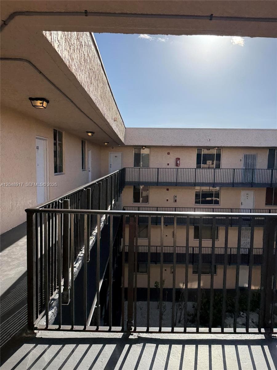 2830 Somerset Dr # 402N, Lauderdale Lakes, FL 33311