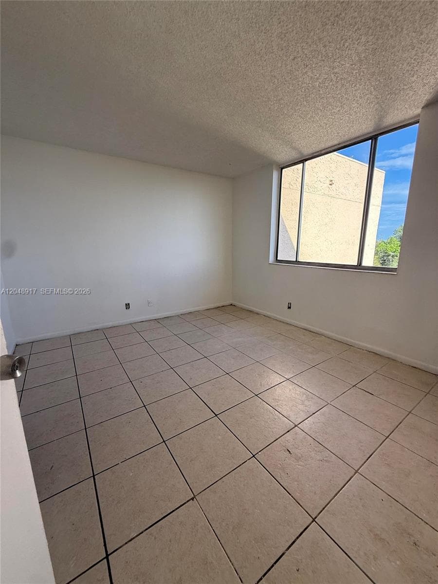 2830 Somerset Dr # 402N, Lauderdale Lakes, FL 33311 — zdjęcie 4