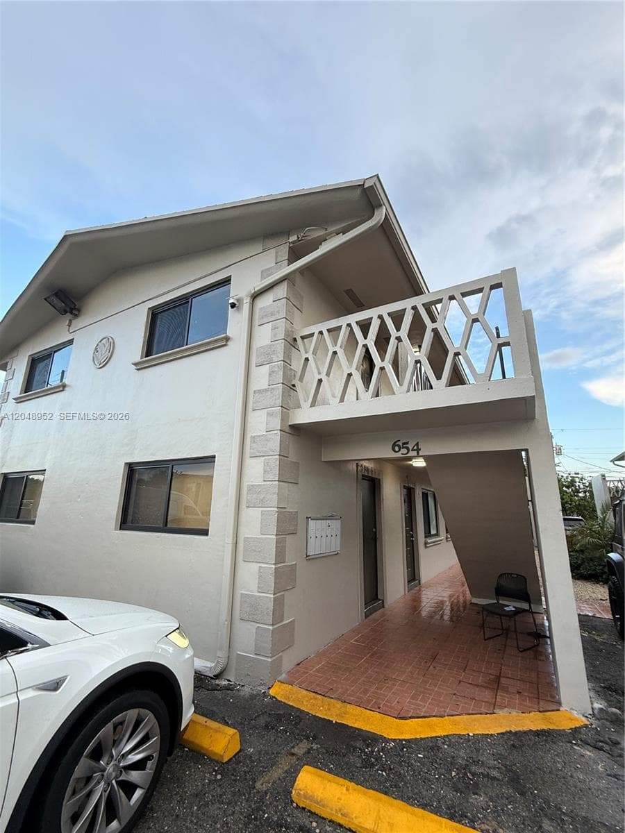 654 W 29th St # 4, Hialeah, FL 33012 — zdjęcie 3