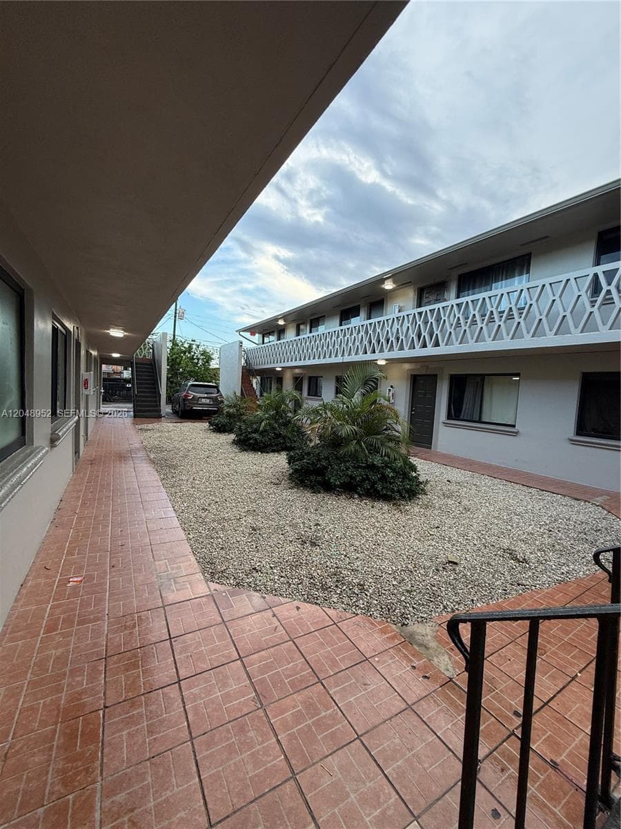 654 W 29th St # 4, Hialeah, FL 33012 — zdjęcie 4