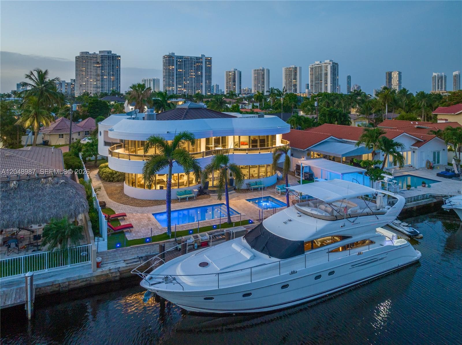 3344 NE 167th St, North Miami Beach, FL 33160 — zdjęcie 3