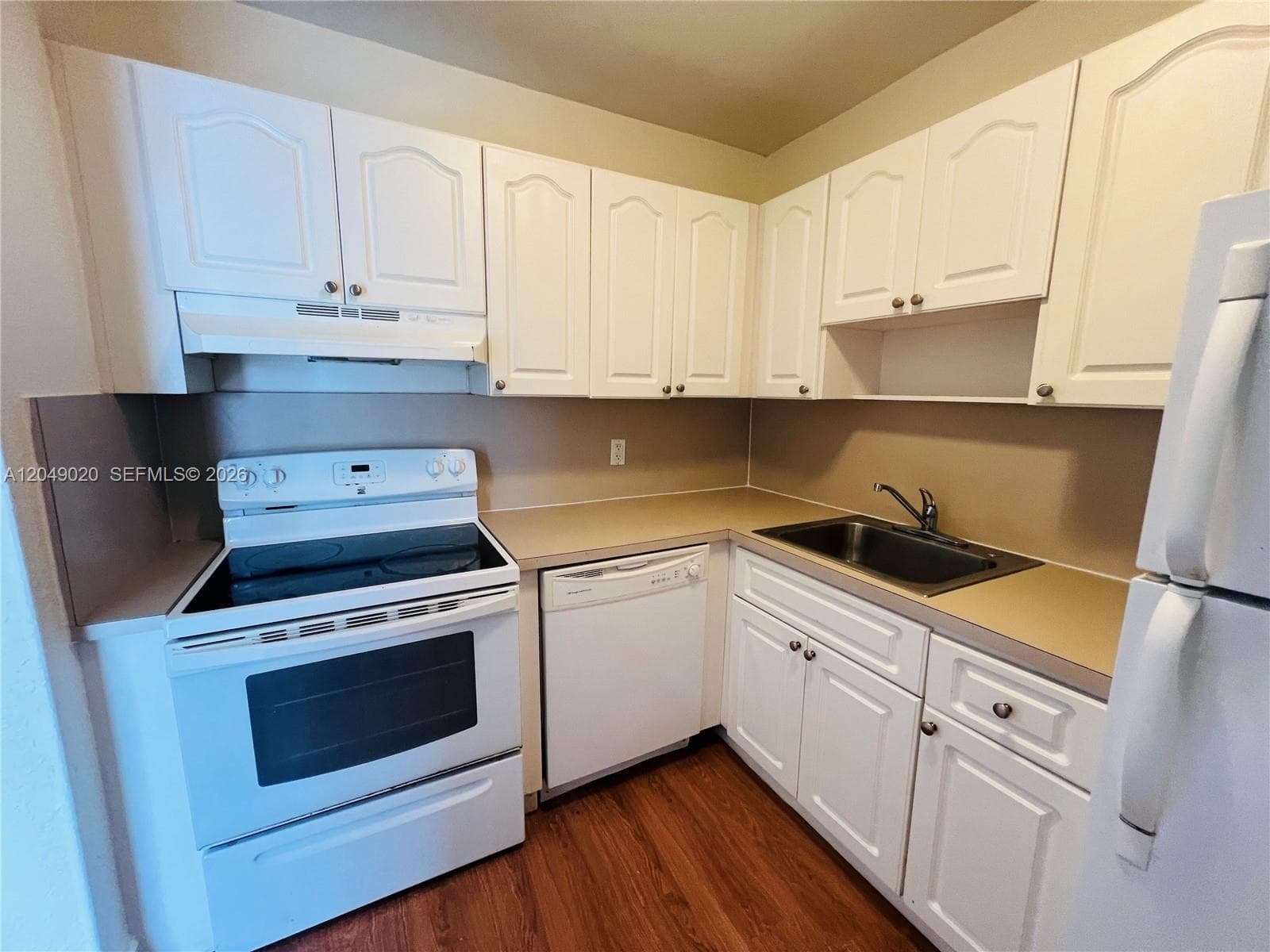 2050 NW 89th Ave # 208, Pembroke Pines, FL 33028 — zdjęcie 3