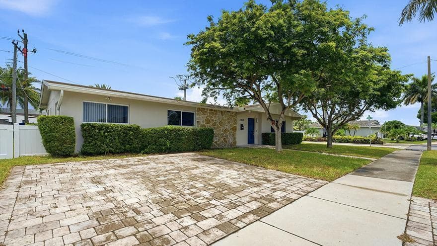 21020 Highland Lakes Boulevard, Miami, FL 33179 — zdjęcie 2