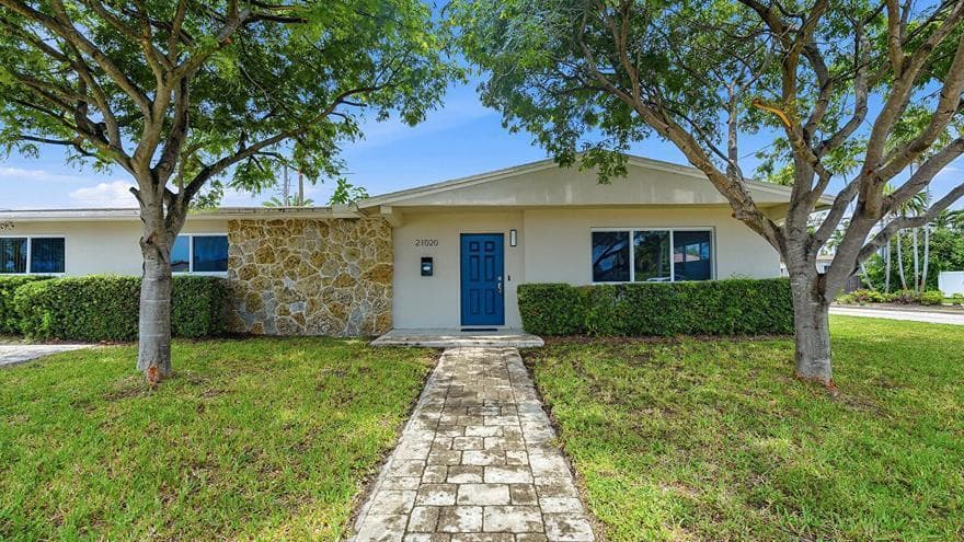 21020 Highland Lakes Boulevard, Miami, FL 33179 — zdjęcie 3