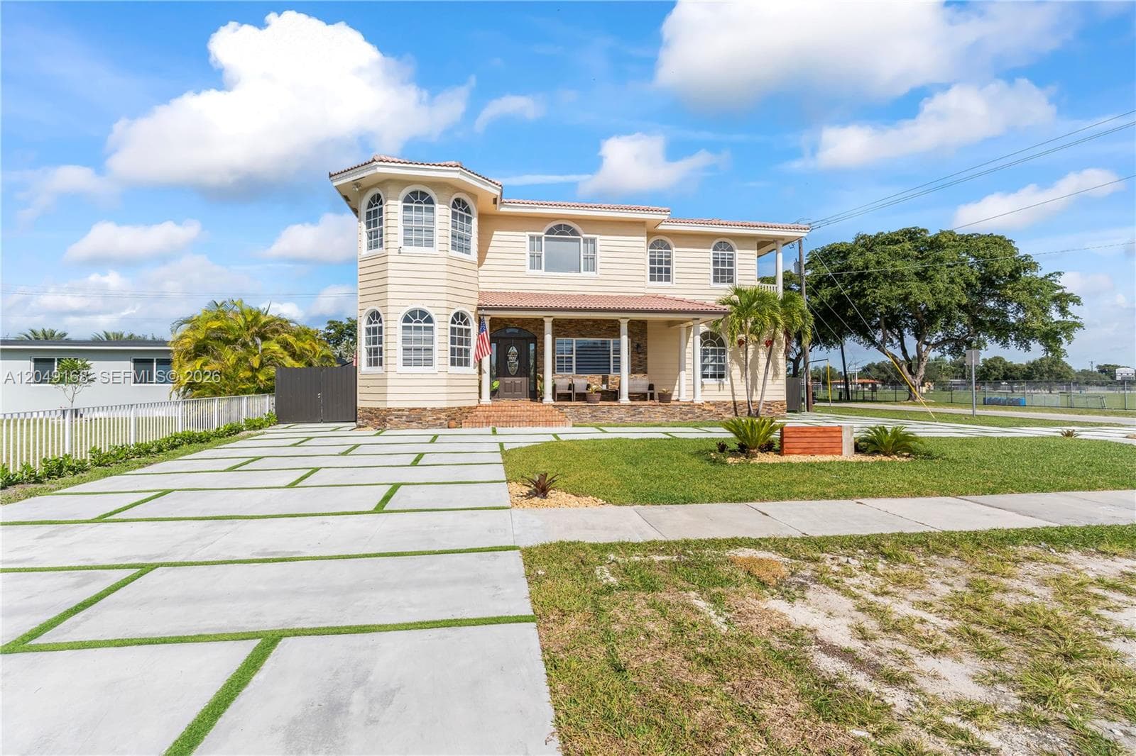 901 Dove Ave, Miami Springs, FL 33166