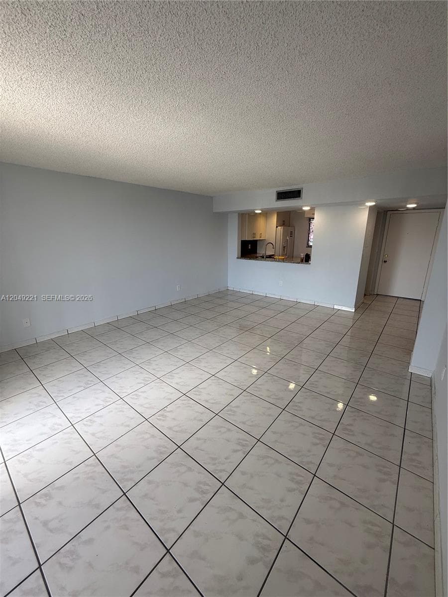 8625 NW 8th St # 420, Miami, FL 33126 — zdjęcie 3