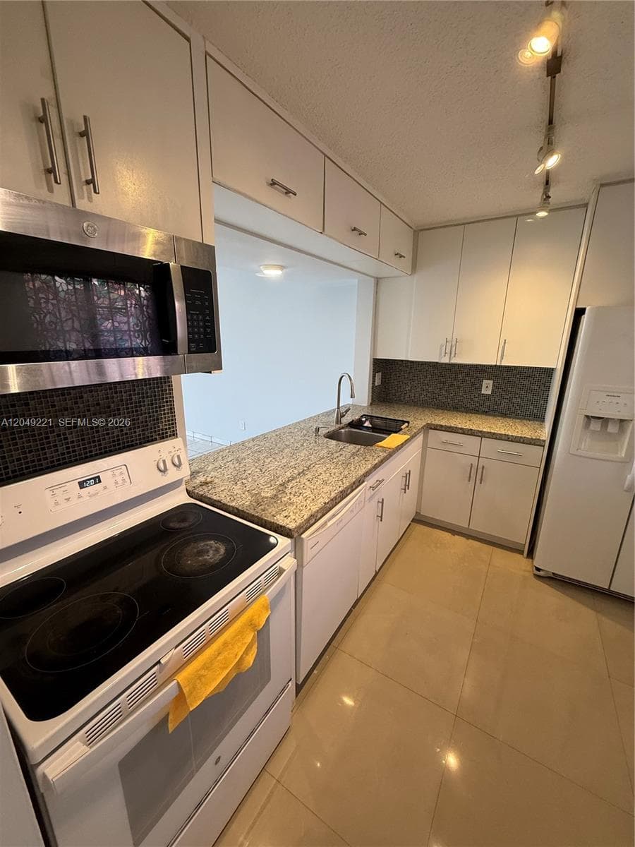 8625 NW 8th St # 420, Miami, FL 33126 — zdjęcie 5