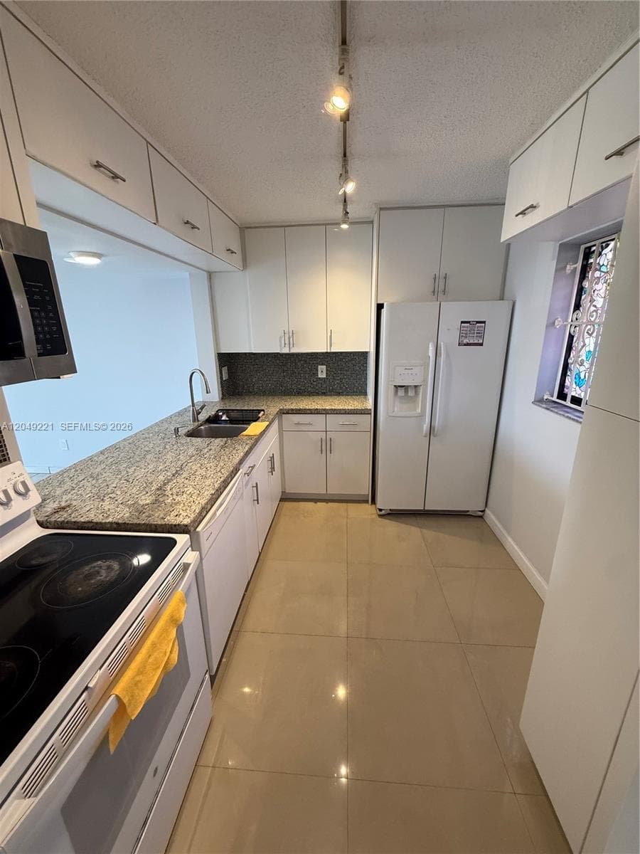 8625 NW 8th St # 420, Miami, FL 33126 — zdjęcie 4