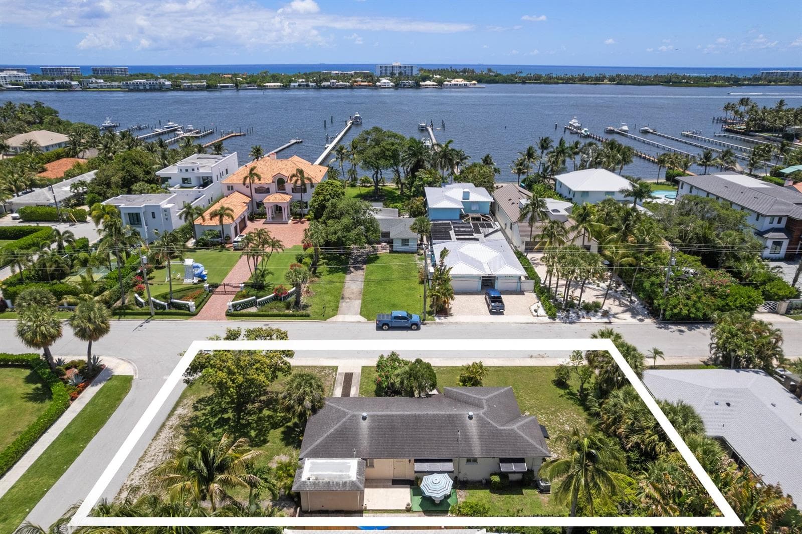 1725 N Lakeside Drive, FL 33460
