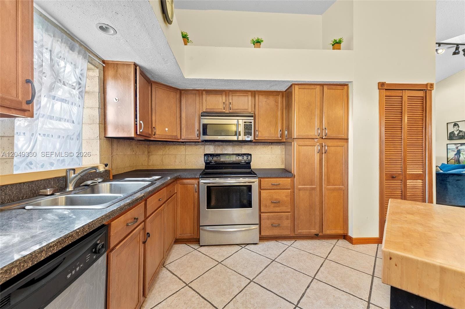 8220 Waterford Ln, Tamarac, FL 33321 — zdjęcie 5