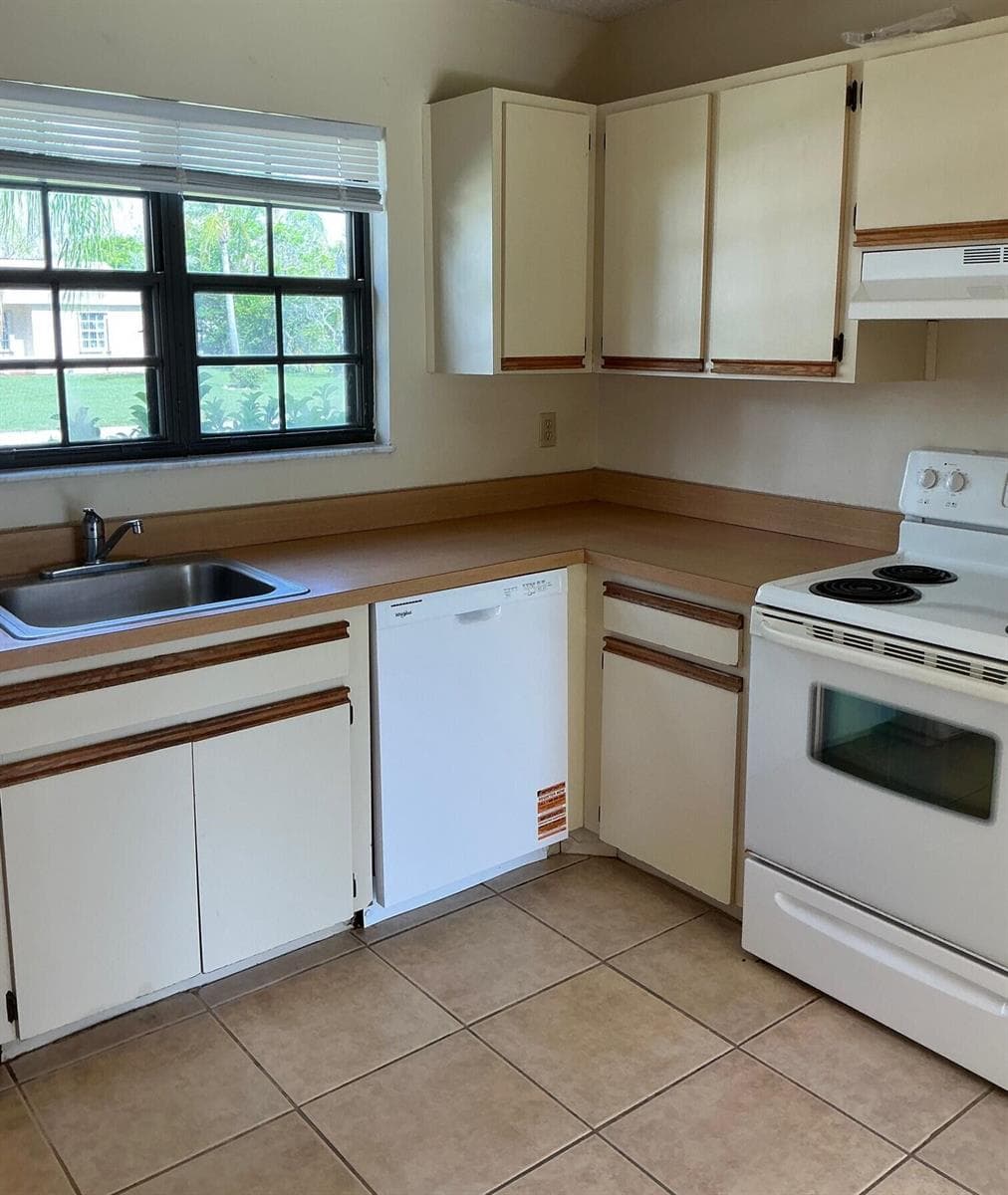 1537 SE Arenson Lane, Port St. Lucie, FL 34952 — zdjęcie 2