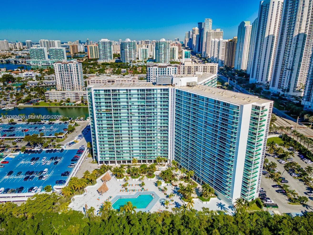 100 Bayview Dr # 1622, Sunny Isles Beach, FL 33160