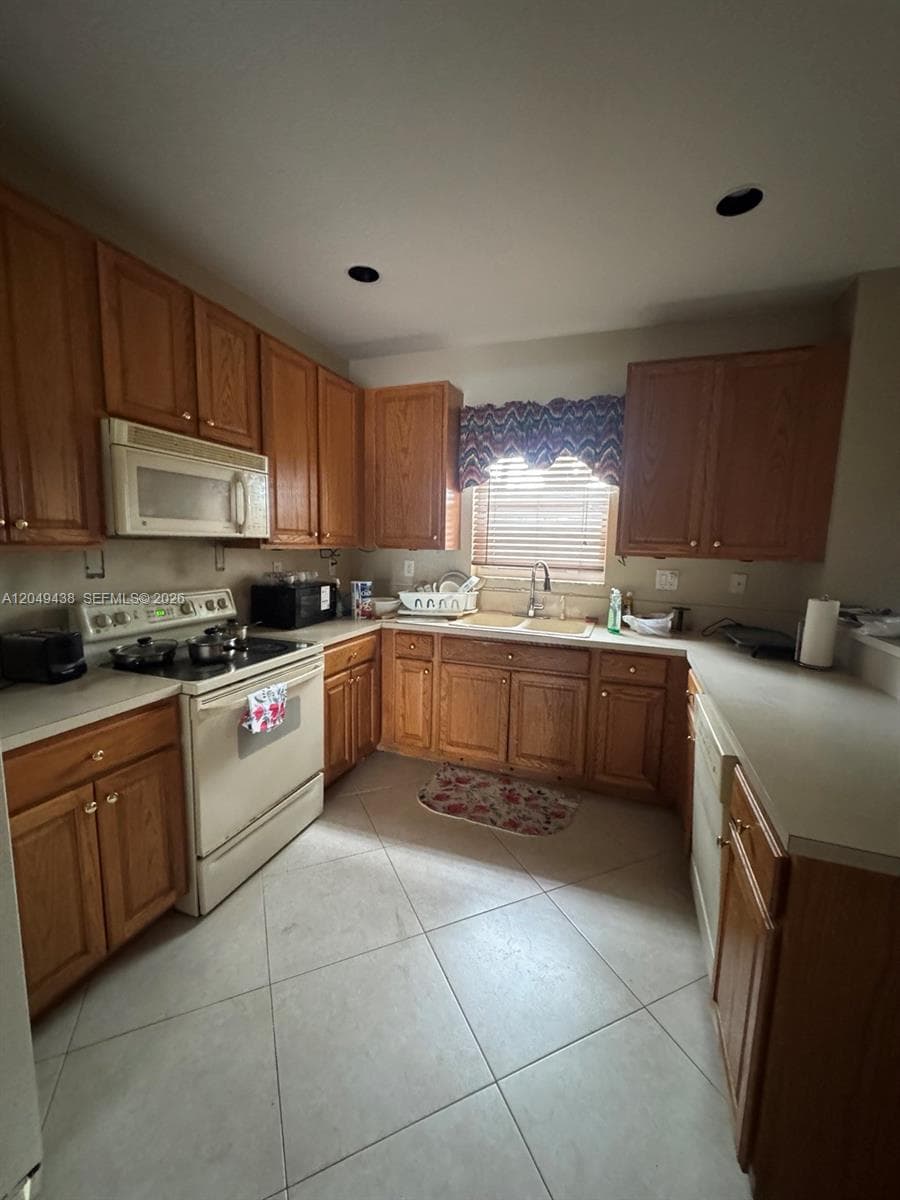 7558 NW 17th Dr, Pembroke Pines, FL 33024 — zdjęcie 2