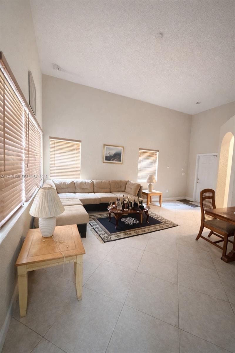 7558 NW 17th Dr, Pembroke Pines, FL 33024 — zdjęcie 3