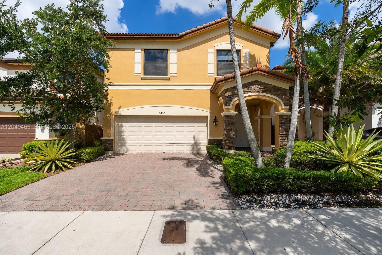8850 NW 99th Path, Doral, FL 33178