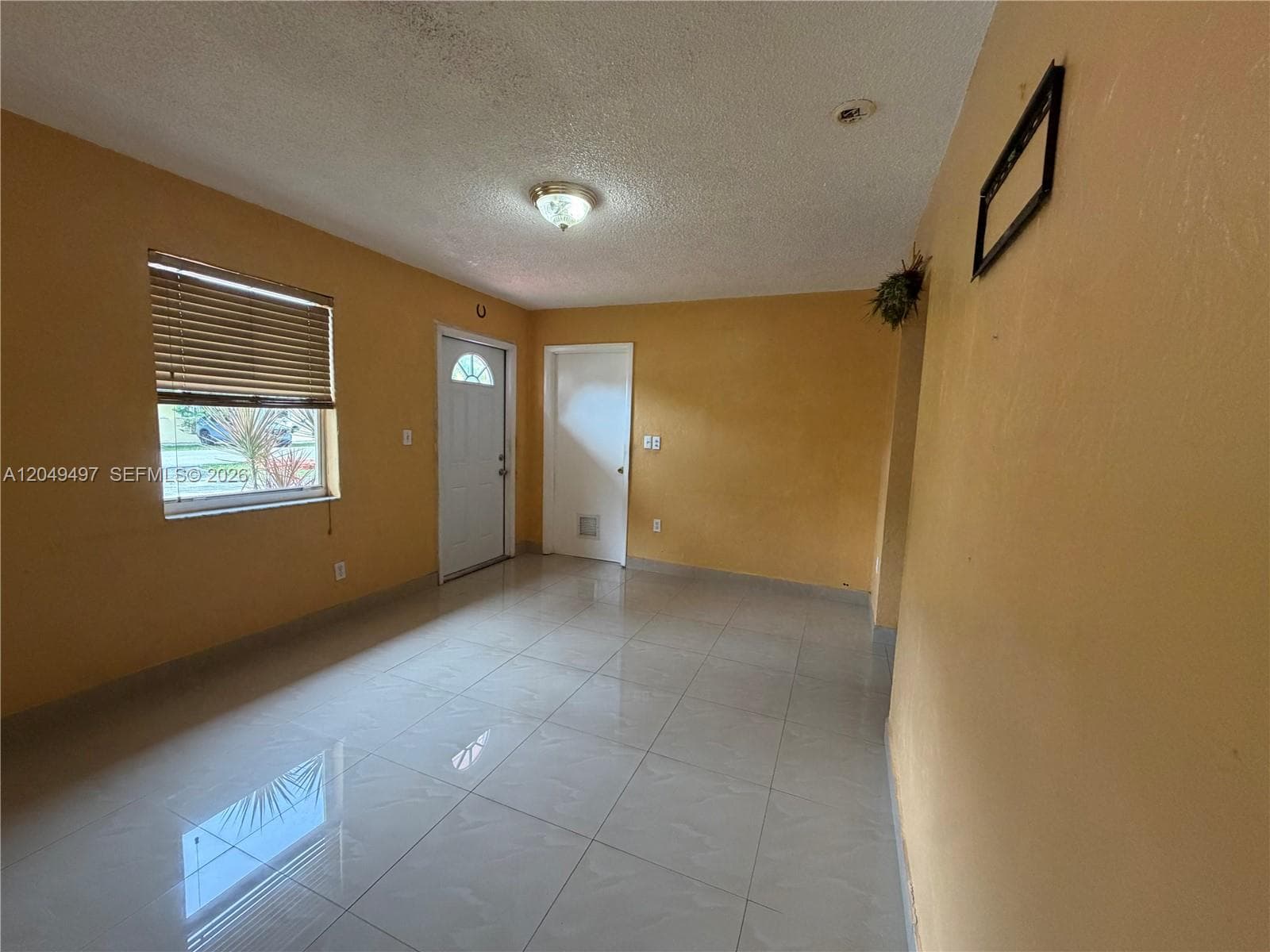 1061 E 20th St, Hialeah, FL 33013 — zdjęcie 4