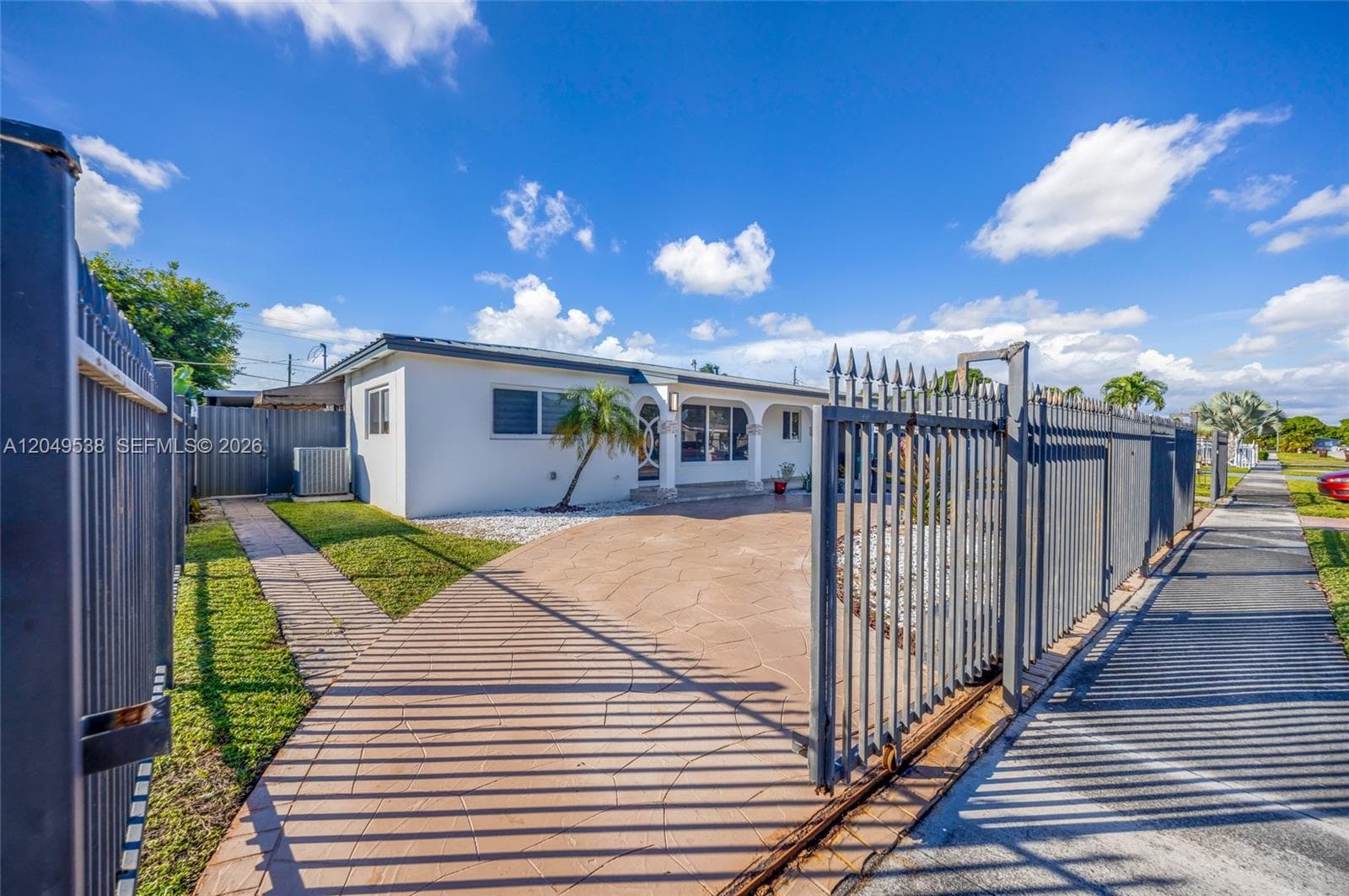 490 W 33rd Pl, Hialeah, FL 33012 — zdjęcie 3