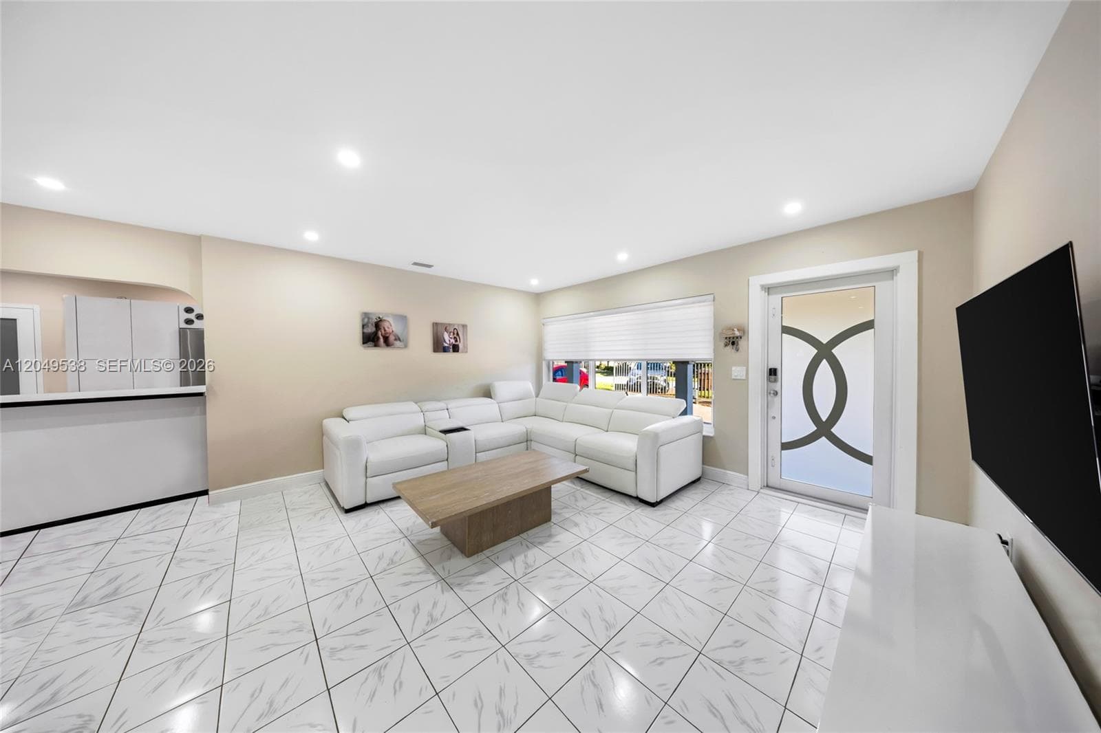 490 W 33rd Pl, Hialeah, FL 33012 — zdjęcie 4