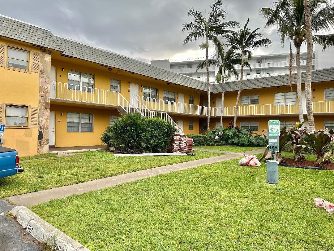 240 Croton Avenue # 110, Lantana, FL 33462 — zdjęcie 2