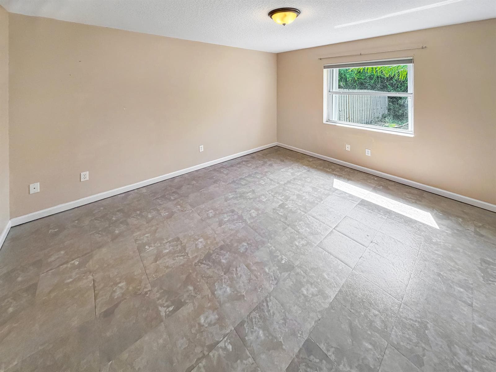 2361 NE 21st Avenue, Jensen Beach, FL 34957 — zdjęcie 4