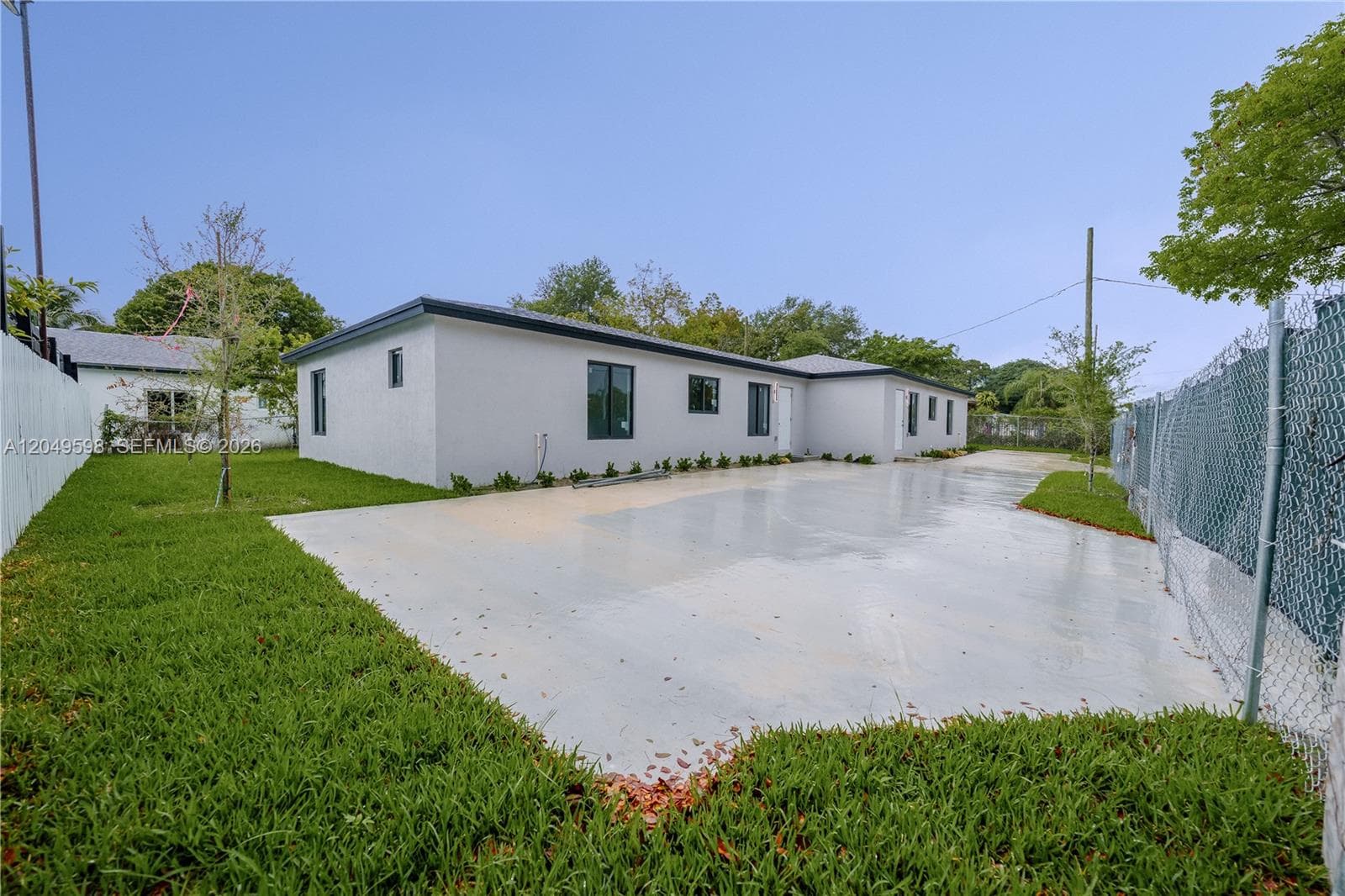 1112 NW 81st St, Miami, FL 33150 — zdjęcie 3