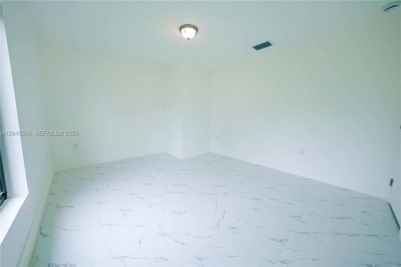 1112 NW 81st St, Miami, FL 33150 — zdjęcie 5