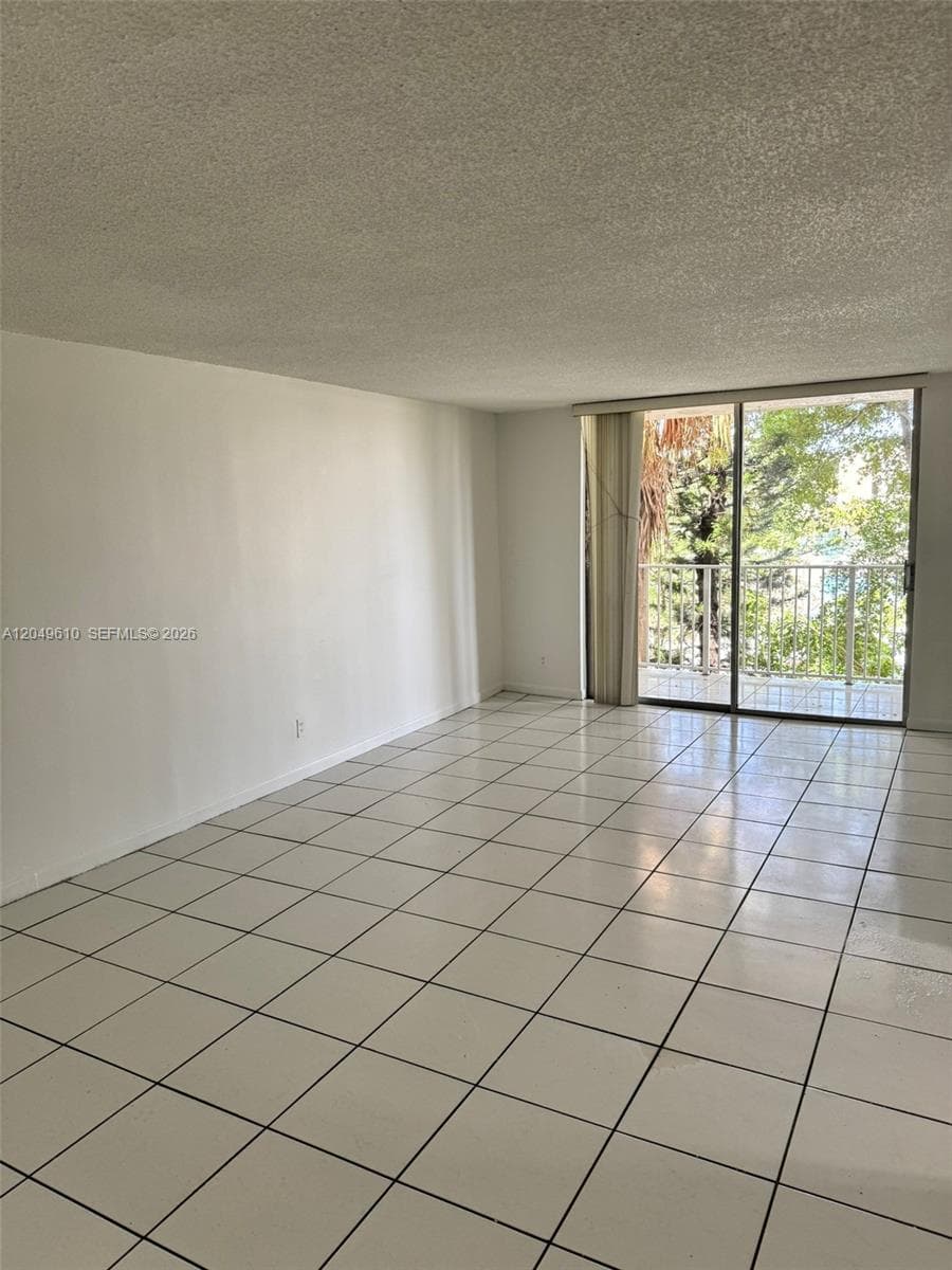 8511 NW 8th St # 303, Miami, FL 33126 — zdjęcie 3