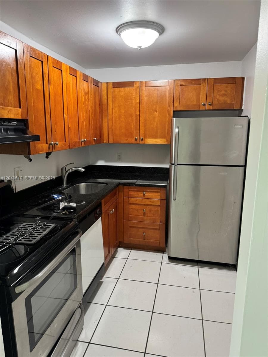 8511 NW 8th St # 303, Miami, FL 33126