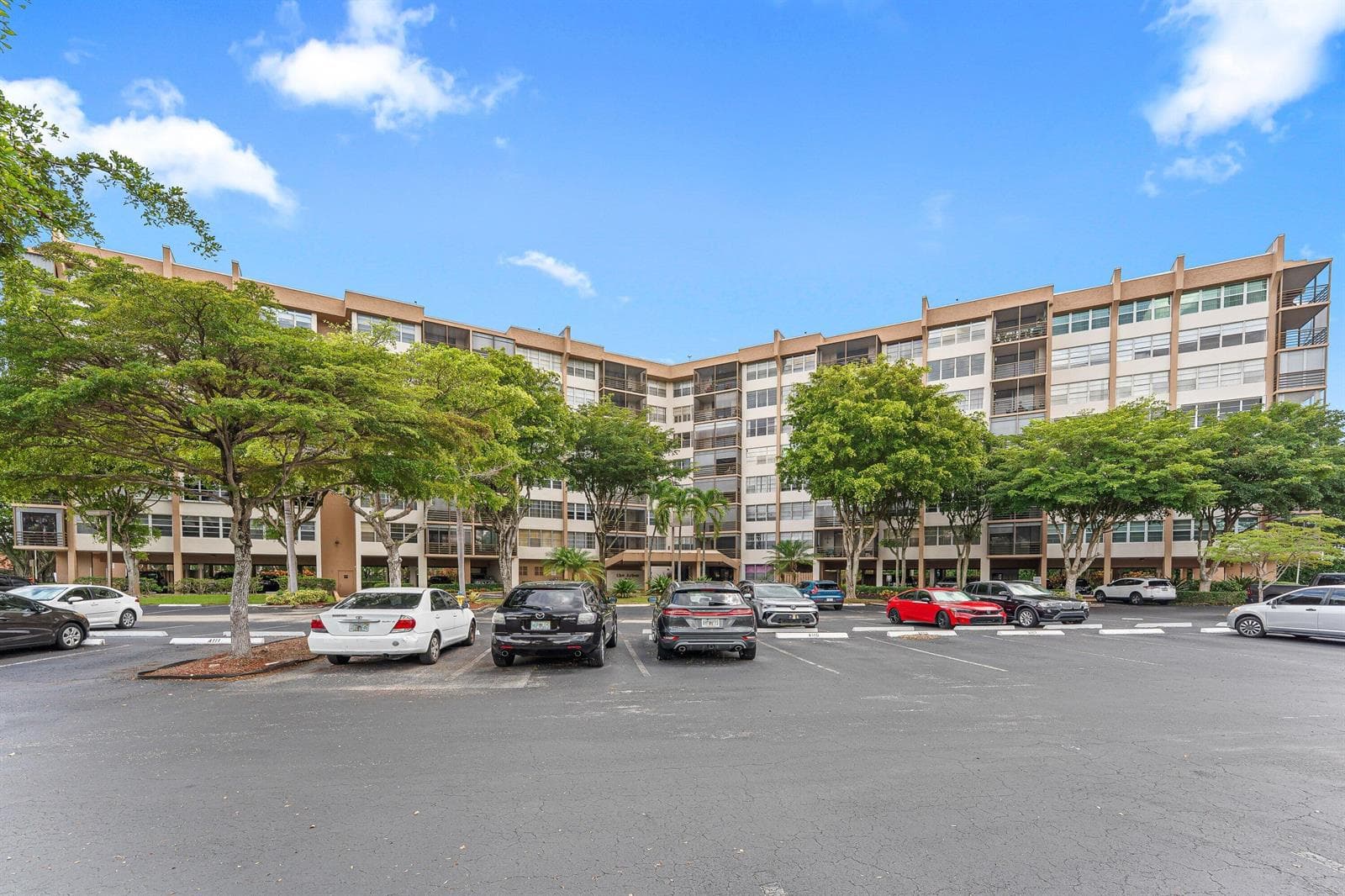 1400 Saint Charles Place # 616, Pembroke Pines, FL 33026 — zdjęcie 2