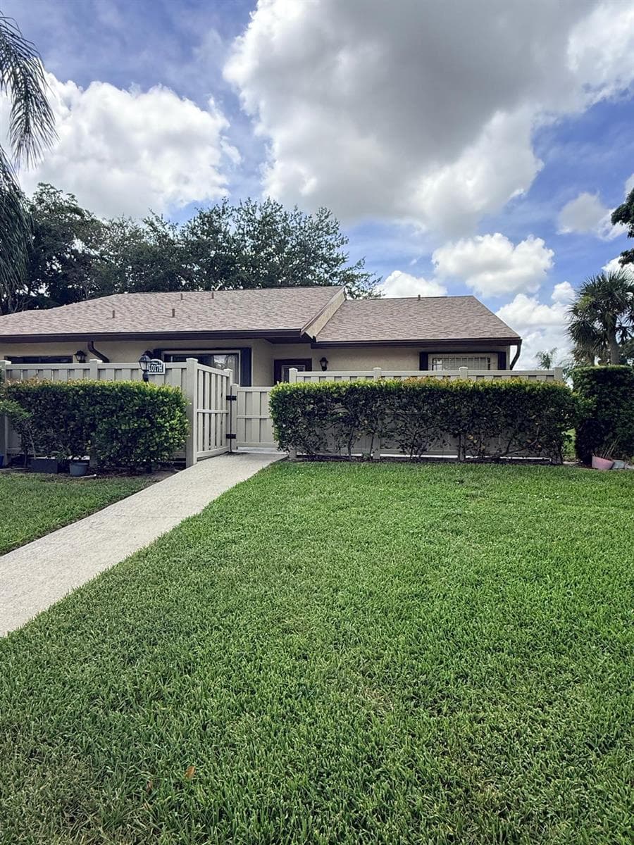 1017 Green Pine Boulevard # H, West Palm Beach, FL 33409