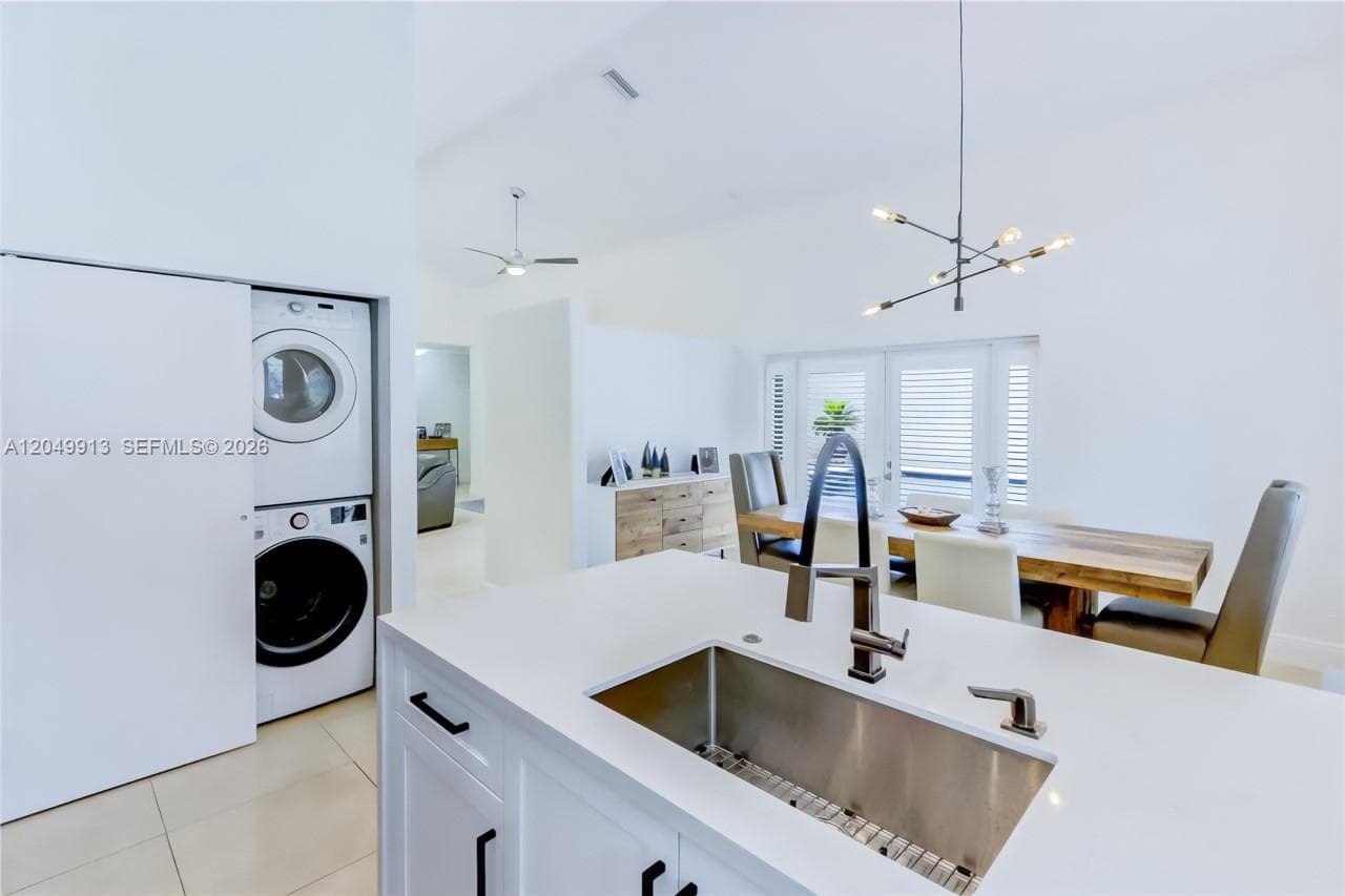 15241 NW 89th Ave, Miami Lakes, FL 33018 — zdjęcie 5