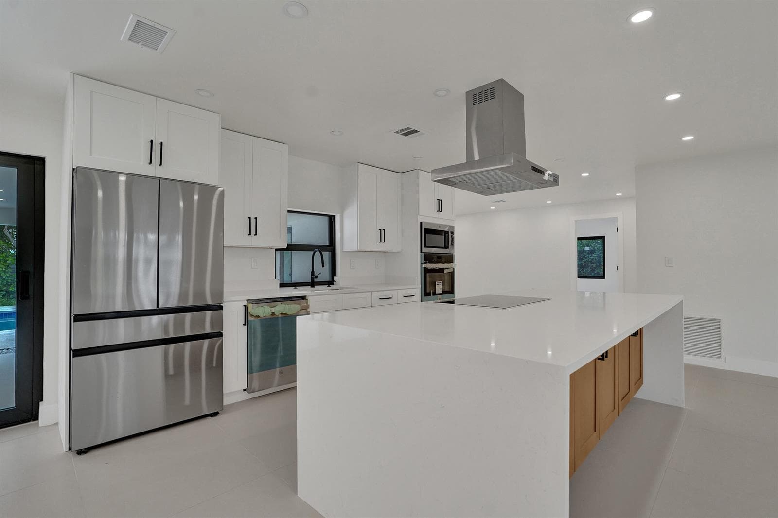 5561 NE 26th Avenue, Fort Lauderdale, FL 33308 — zdjęcie 4