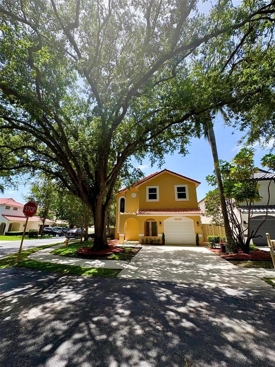 9833 NW 5th Ct, Plantation, FL 33324