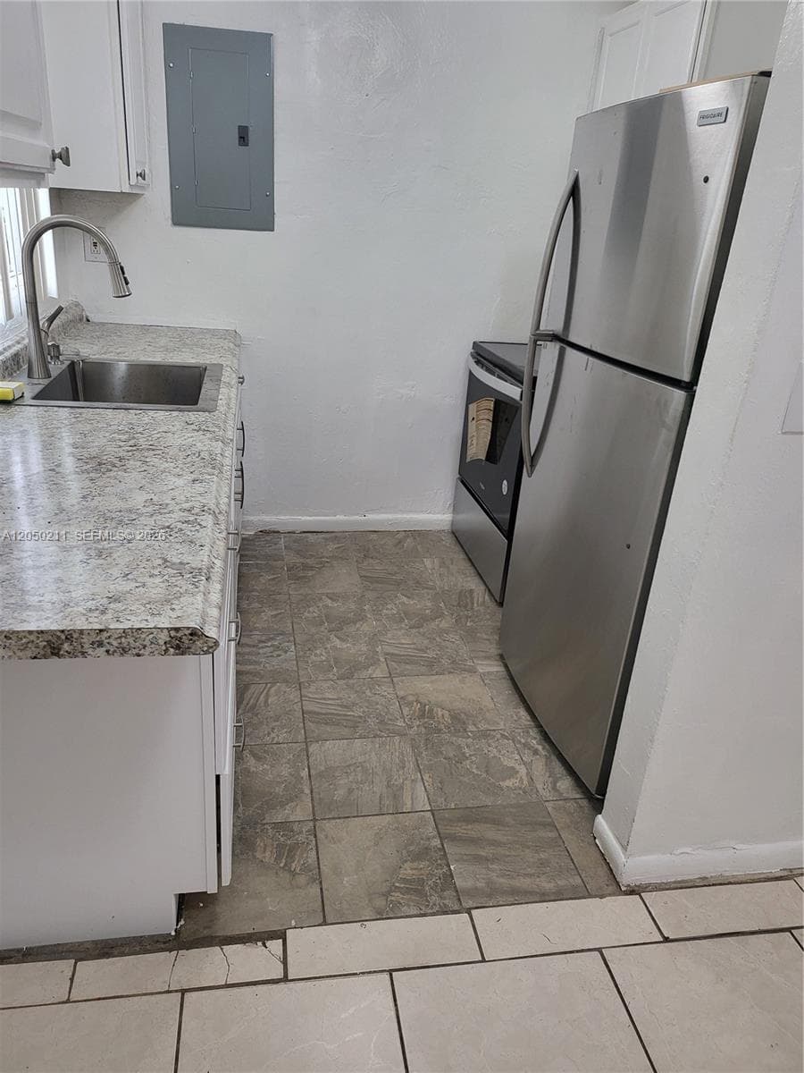 755 NW 84th St, Miami, FL 33150 — zdjęcie 2