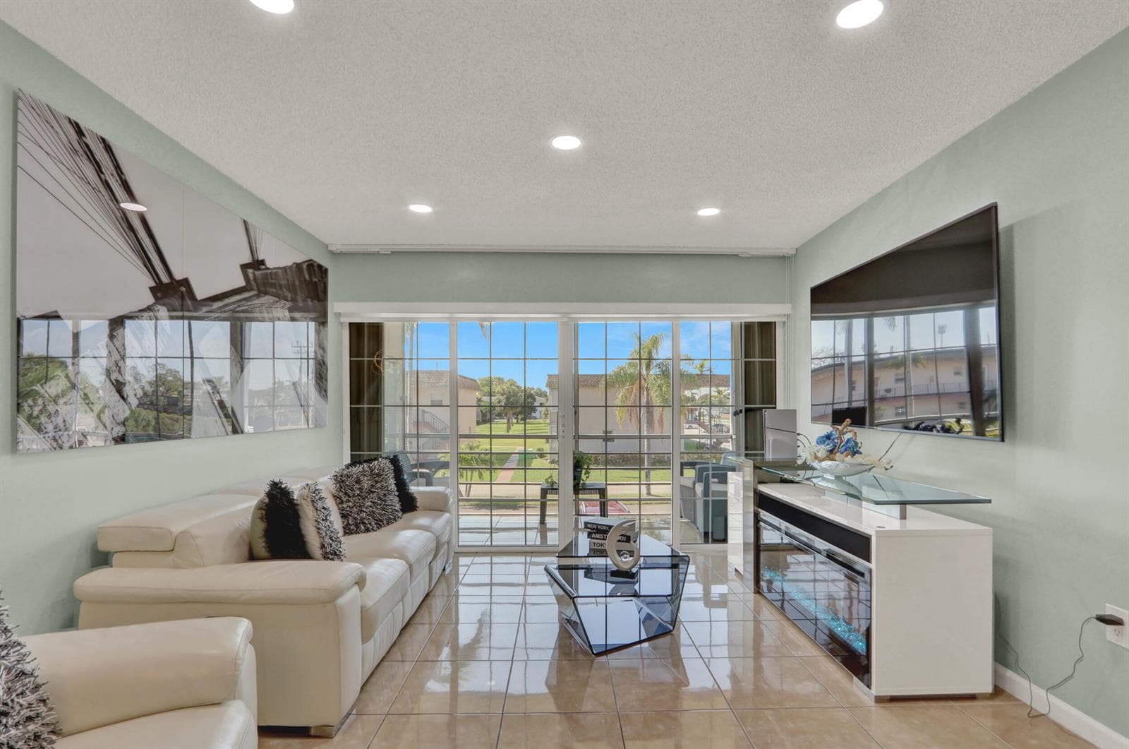 502 Davis Road # 12, Palm Springs, FL 33461