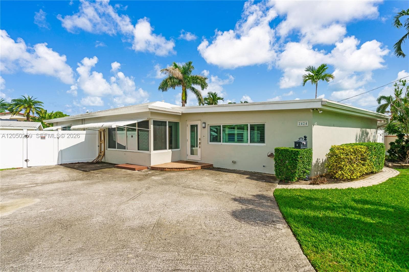 2424 NE 18th Ave, Wilton Manors, FL 33305