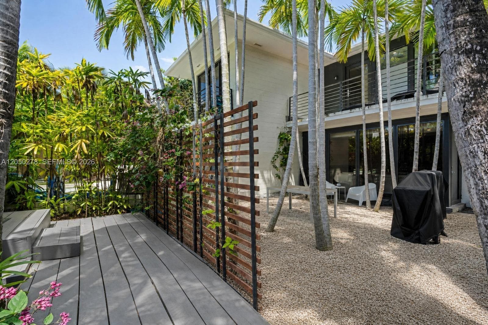 1548 Biarritz Dr, Miami Beach, FL 33141 — zdjęcie 2