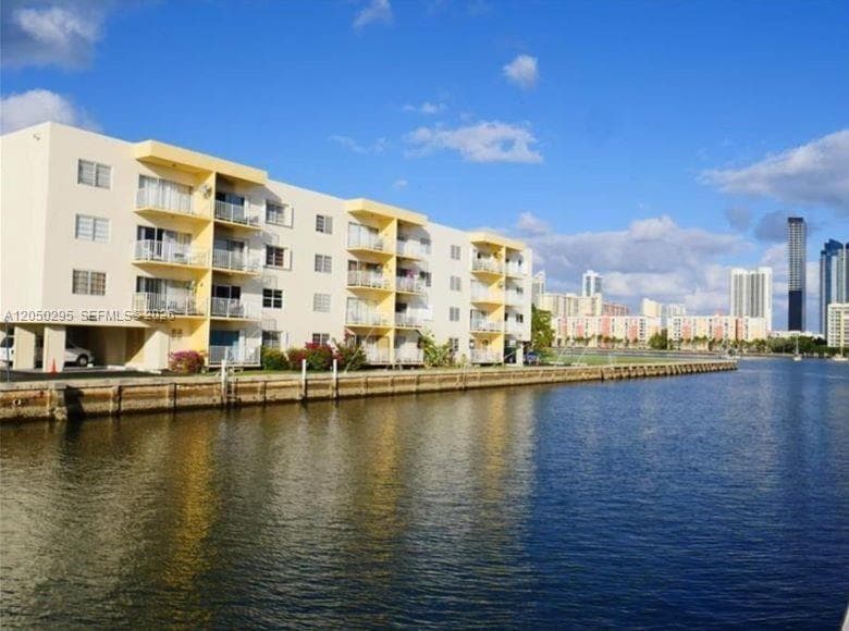3944 NE 167th St # 106, North Miami Beach, FL 33160 — zdjęcie 2