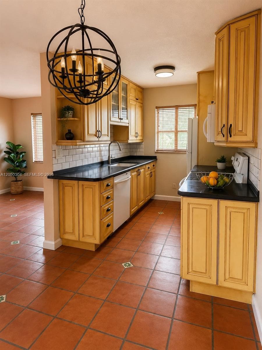 1733 Mayo St # 7, Hollywood, FL 33020 — zdjęcie 2