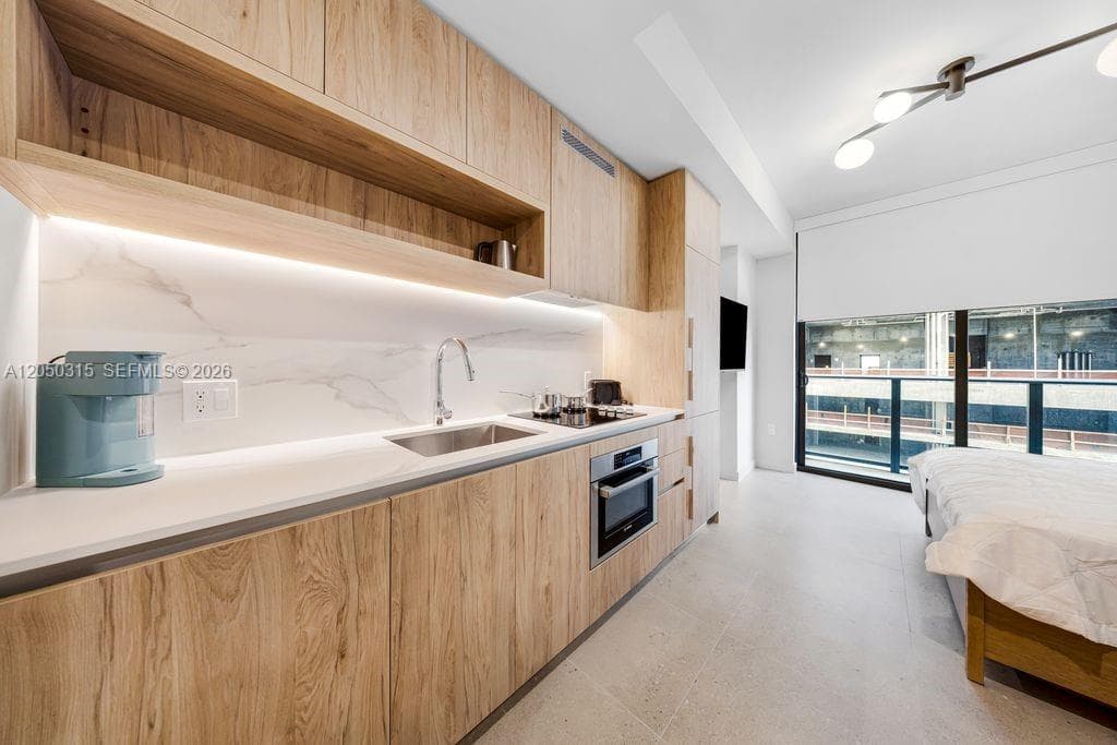 11 NE 6th St # 1106, Miami, FL 33132