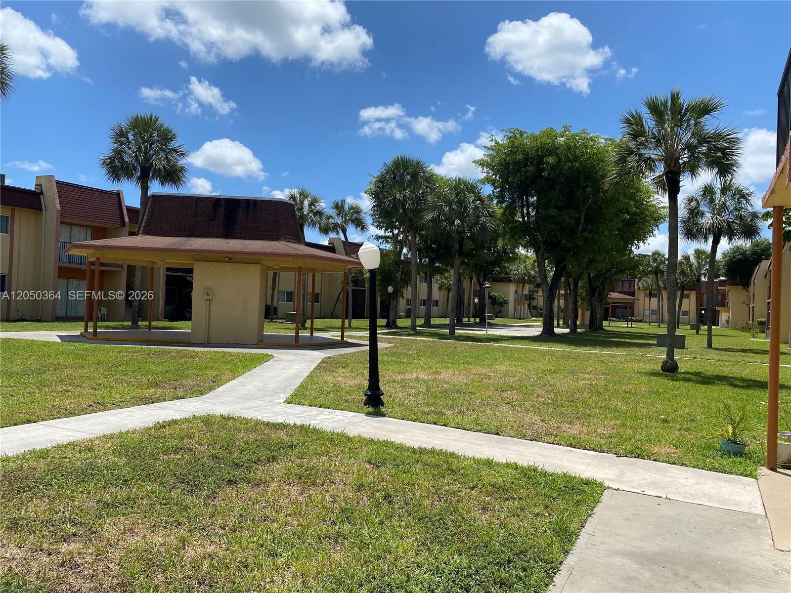 2840 NW 55th Ave # 2D, Lauderhill, FL 33313