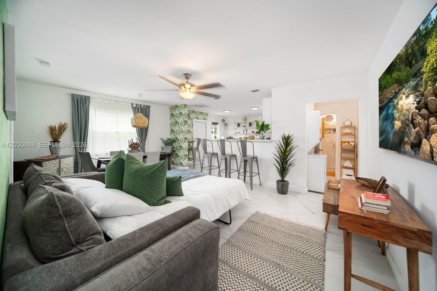 810 NW 21st Ct, Miami, FL 33125 — zdjęcie 2