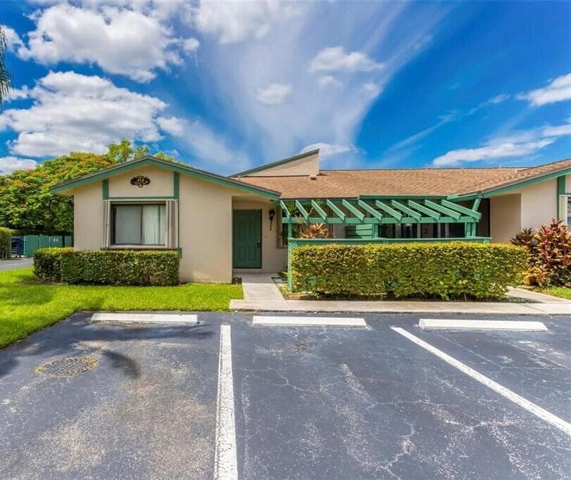 454 Lakeview Drive # 1, Weston, FL 33326