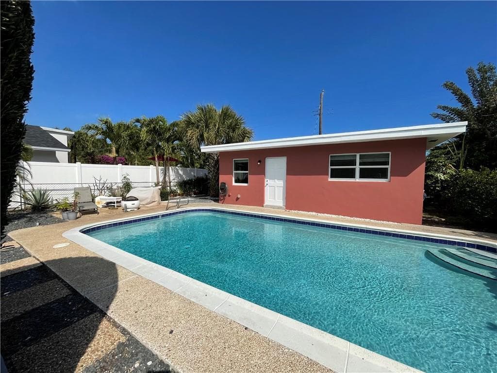 616 NE 11th Avenue, Pompano Beach, FL 33060