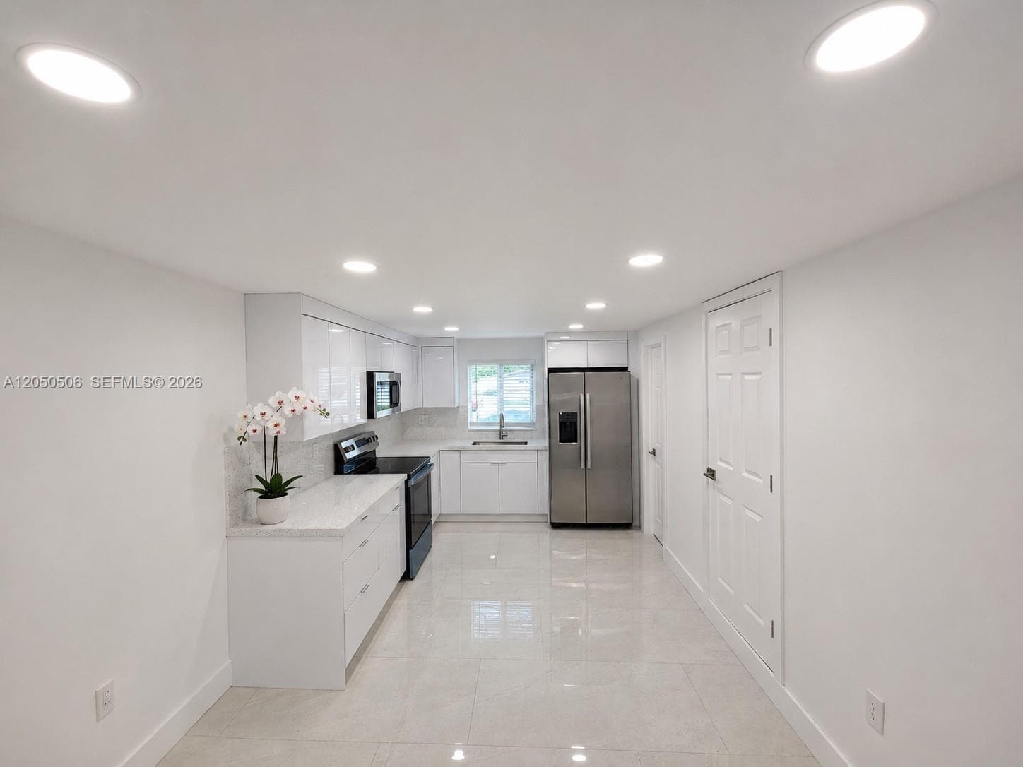 5190 E 1st Ave # B, Hialeah, FL 33013 — zdjęcie 2