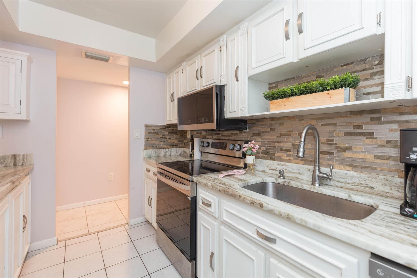 895 N Village Drive N # 204, FL 33716 — zdjęcie 4