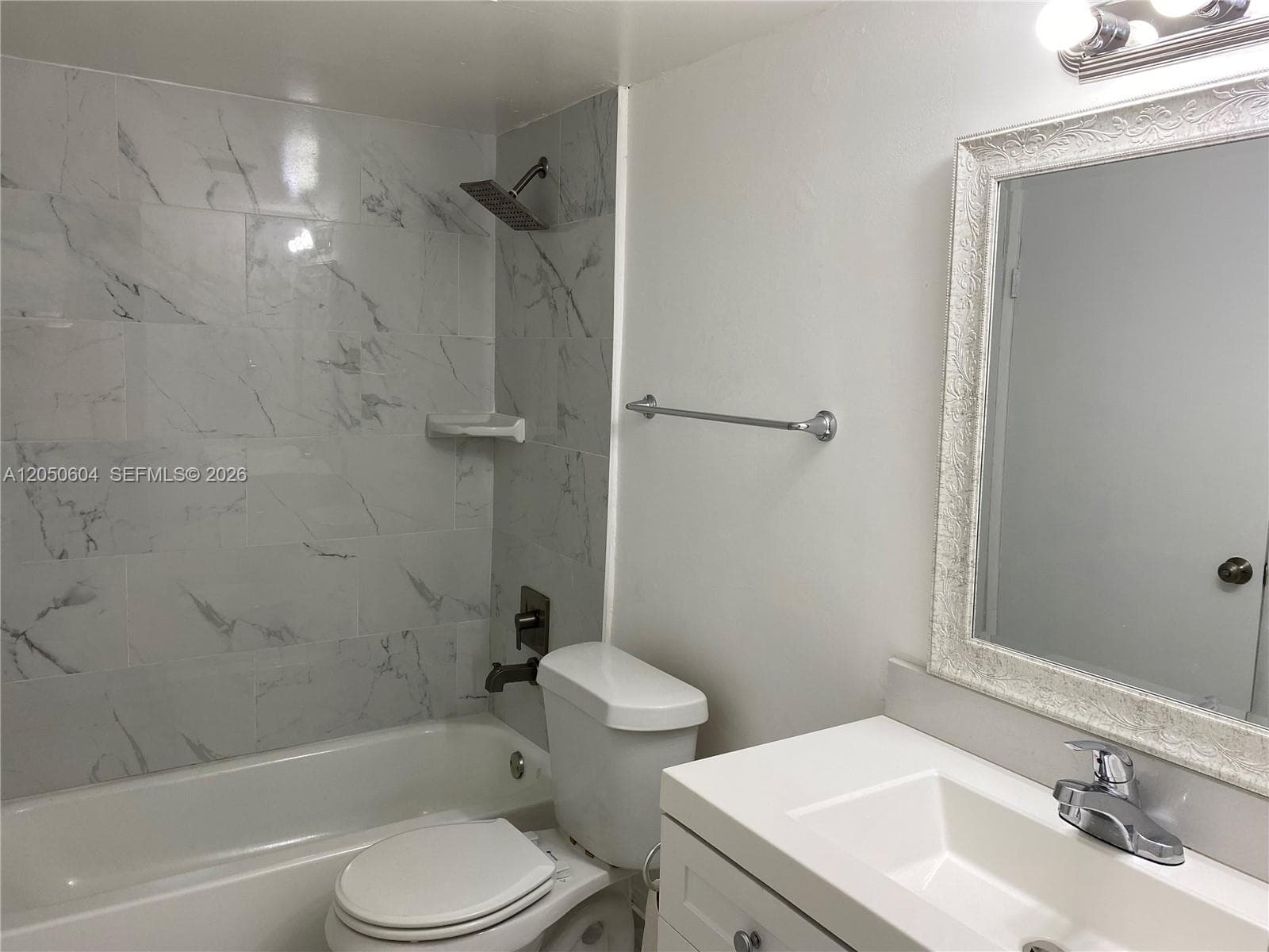 486 NW 165th St Rd # B-307, Miami, FL 33169 — zdjęcie 4