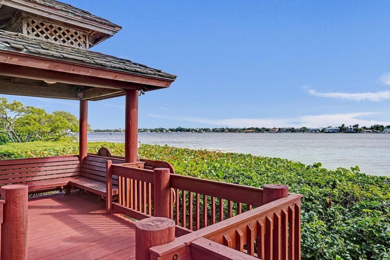 107 Half Moon Circle # H1, Hypoluxo, FL 33462